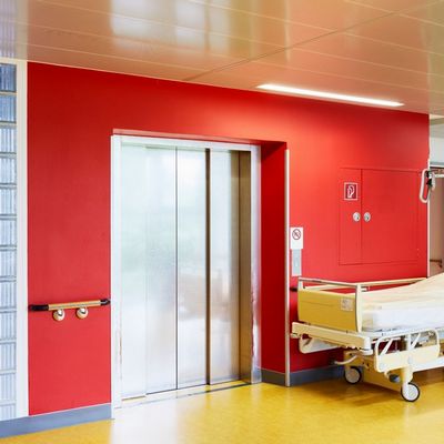 Монтаж лифтов в больницах