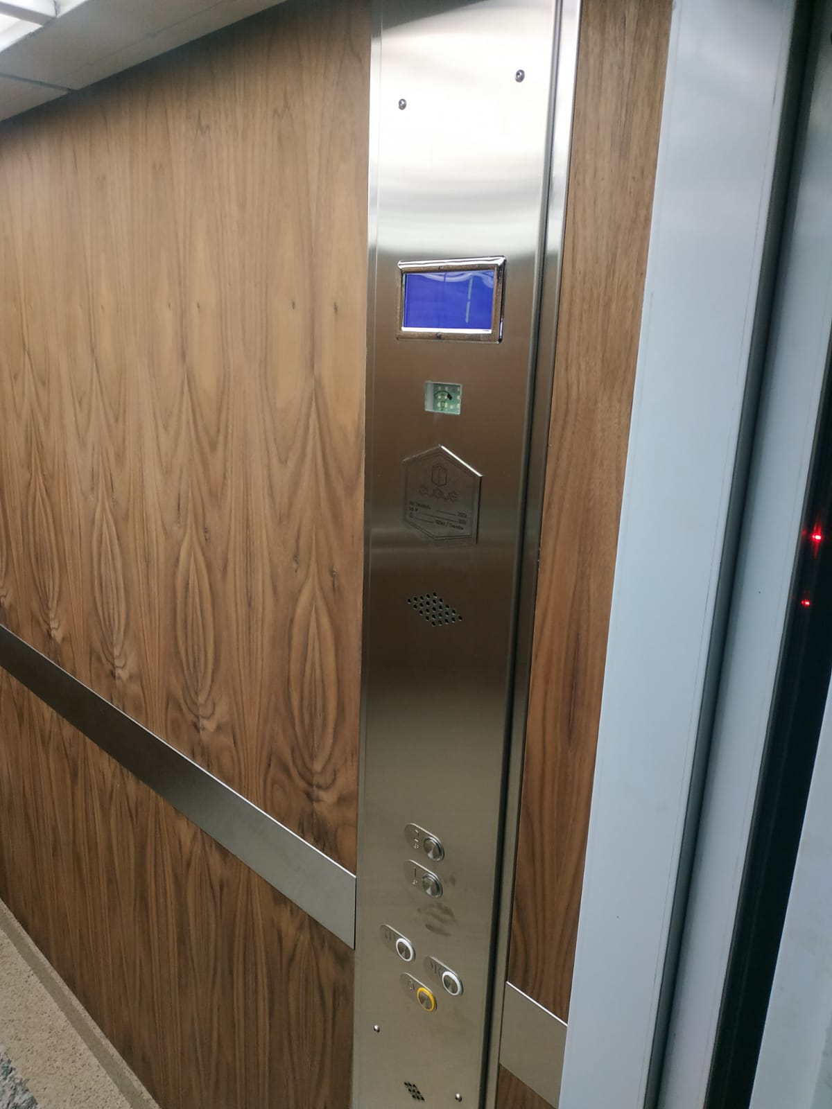 Заказать кабину лифта