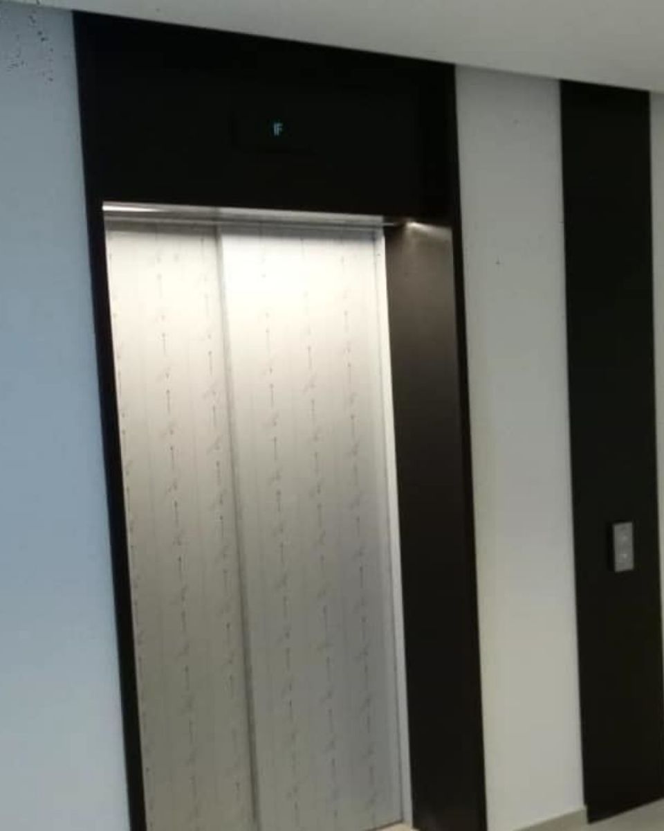 Двери лифтов от производителя